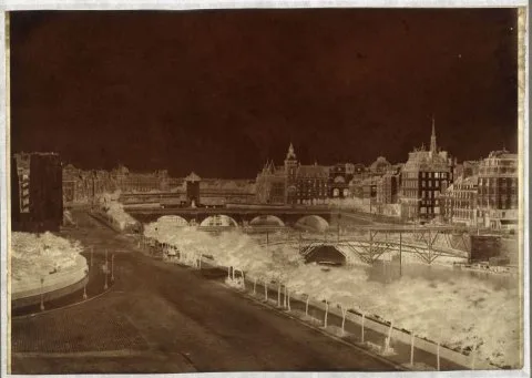 Charles Nègre, Gezicht op de Seine, met de nieuwe Pont d'Arcole in aanbouw, Parijs