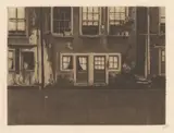 Willem Witsen, Oudezijds Achterburgwal, twee deuren in het midden [The Oudezijds Achterburgwal, with Two Doors in the Middle]