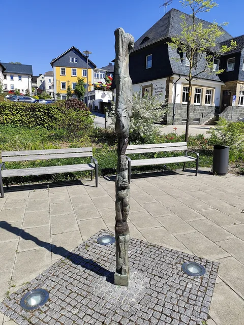 Rolf Kuhrt, supporting pillar