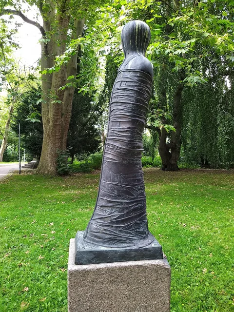 Edgar Augustin, Gewandfigur