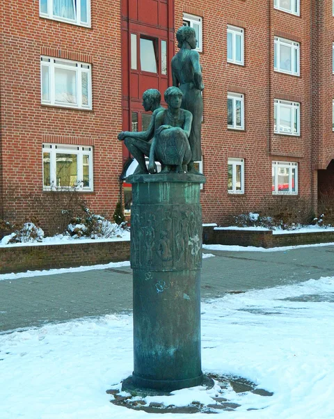 Edgar Augustin, Column with ensemble of figures