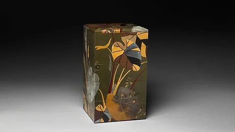Shibata Zeshin, Stacked Food Box (Jūbako) with Taro Plants and Chrysanthemums