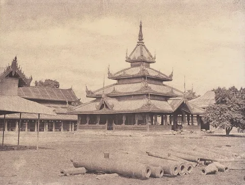 Linnaeus Tripe, Amerapoora: Palace of the White Elephant