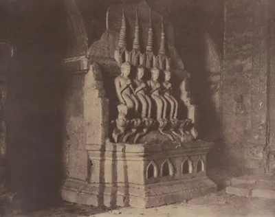 Linnaeus Tripe, No. 23. Pugahm Myo [Pagan]. Figures in Damayangyee Pagoda [Dhamma-yan-gyi].