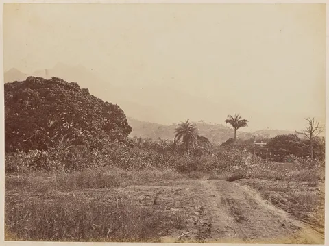 Marc Ferrez, Portão Vermelho olhaudo - se para as montanhas da Tijuca