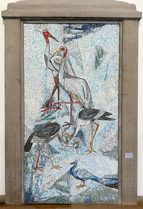 Tom Hops, Cranes and peacock