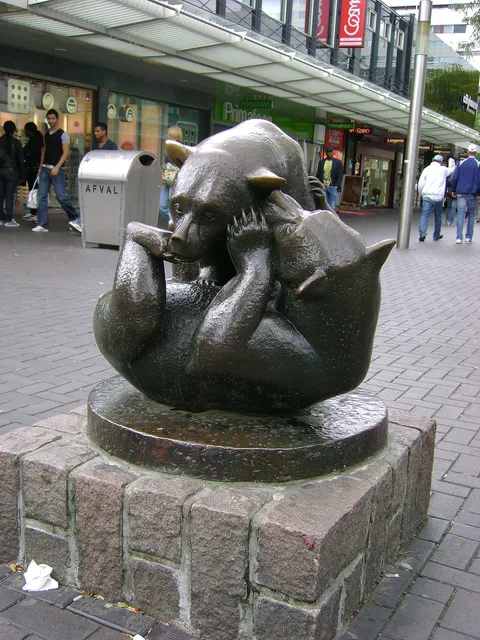 Anne Grimdalen, Playing Bears