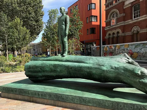 Kenny Hunter, War memorial in Walworth Square