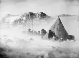 Frank Hurley, Southern party encamped in snow, Australasian Antarctic Expedition, Antarctica, 1912–13