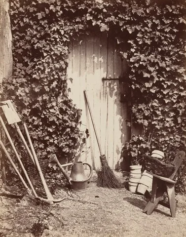 Abel Briquet, Porte de ferme de Marlotte (Doorway with Garden Implements)