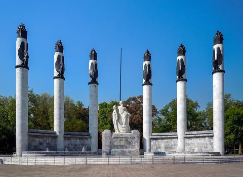 Ernesto Tamariz, Monumento a los Niños Héroes