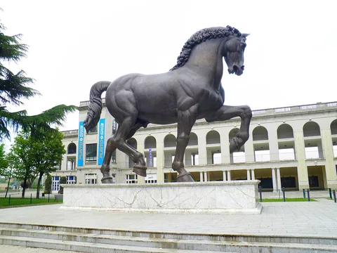 Nina Akamu, The Horse