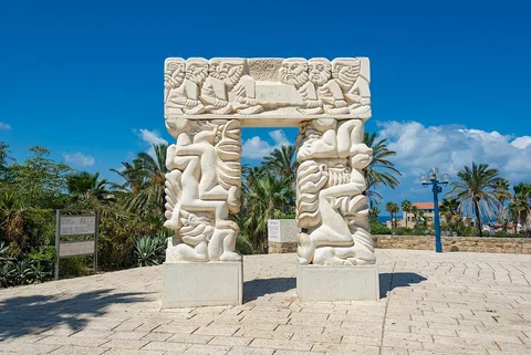 Daniel Kafri, Statue of Faith