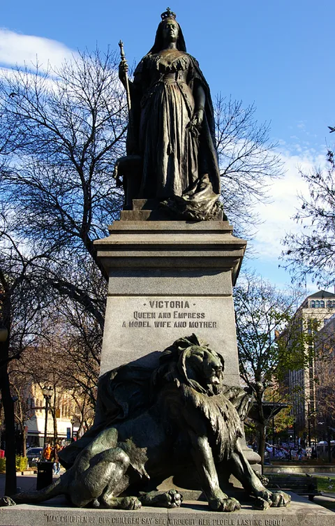 Louis-Philippe Hébert, Statue of Queen Victoria