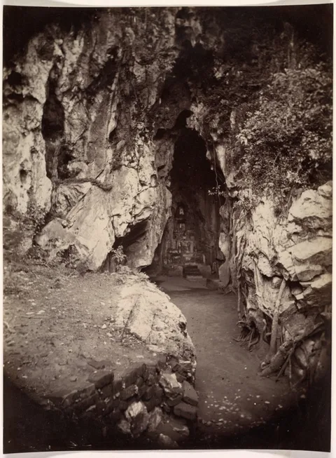 Emile Gsell, Hoa Nghiem Cave, Grotto of the August Transformation
