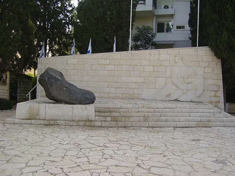 Dov Feigin, Memorial to the Fallen of Rehovot
