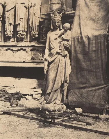 Auguste Mestral, Vierge à l'enfant sculptée par Geoffroy-Dechaume, chantier de la cathédrale Notre-Dame, Paris (Madonna and Child, sculpted by Geoffroy-Dechaume, Notre-Dame Cathedral, Paris)