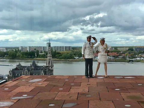Guillaume Bijl, Saluting Admiral Couple