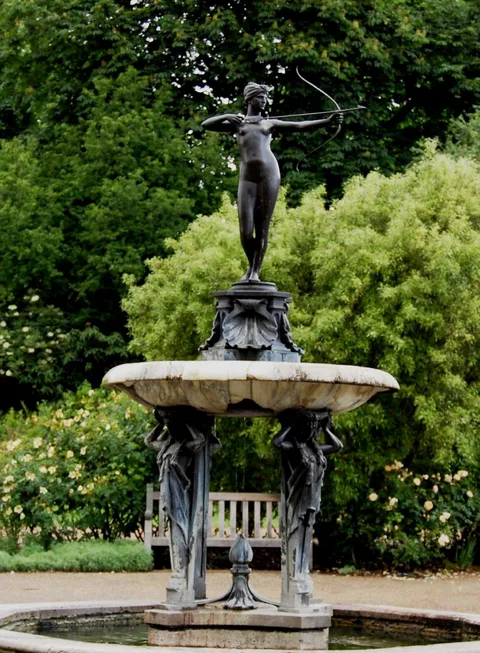 Feodora Gleichen, Diana Fountain