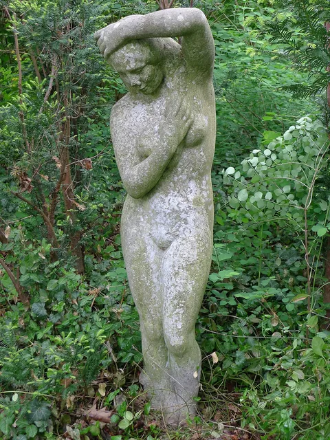 Fritz Röll, Standing girl