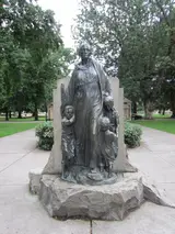 Avard Fairbanks, The Pioneer Mother Memorial