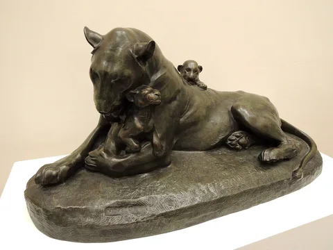 Victor Peter, Lioness and cubs