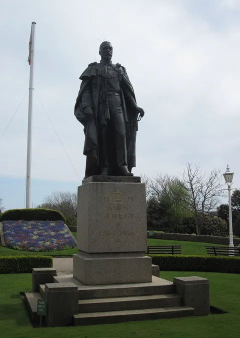 Francis William Doyle-Jones, Statue of George V