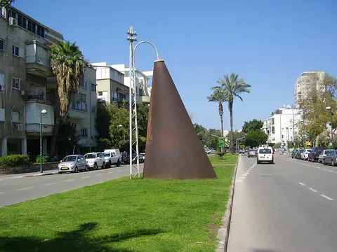 Gabi Klasmer, Mandate-era Sculpture No. 1