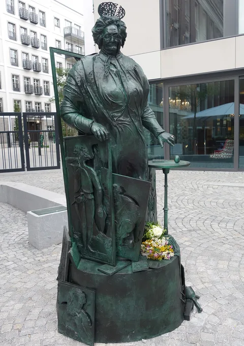 Bert Gerresheim, Mother Ey Statue (Bert Gerresheim)