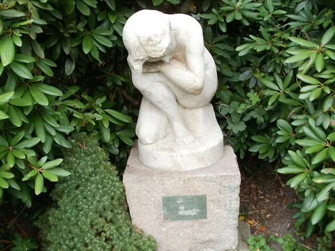 Arthur Bock, "Die kleine Elbjungfrau" (auch "Die Hockende" oder "Kauernde")