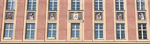 Georg Roch, reliefs at the maternity centre