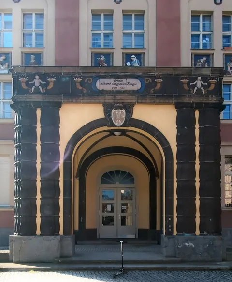 Georg Roch, portal of the administration building