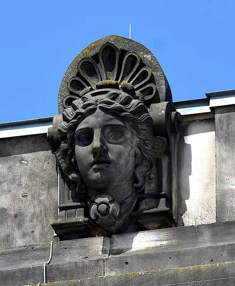 Wilhelm Widemann, keystones on the towers of the Reichstag